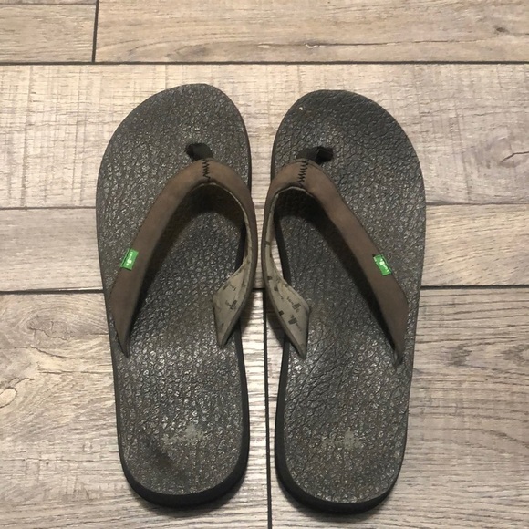 Shoes - Sanuk yoga mat flips tops with dark brown straps & black accents zig zag front